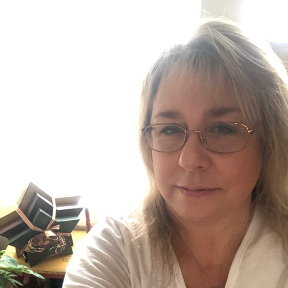 Meet your Posher, Pauline - Picture 1 of 1